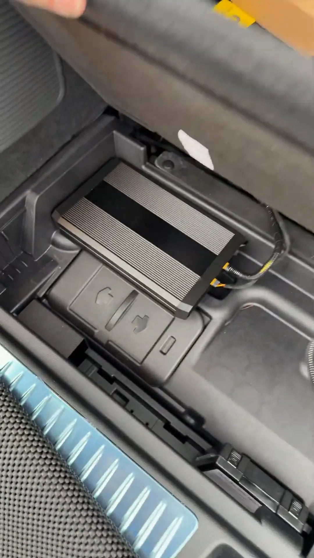 Battery pack hidden in the storage area of the Mercedes EQS 450